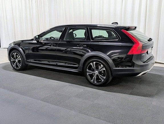 Volvo V90 Cross Country 3 of 5