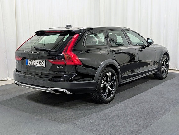 Volvo V90 Cross Country 4 of 5