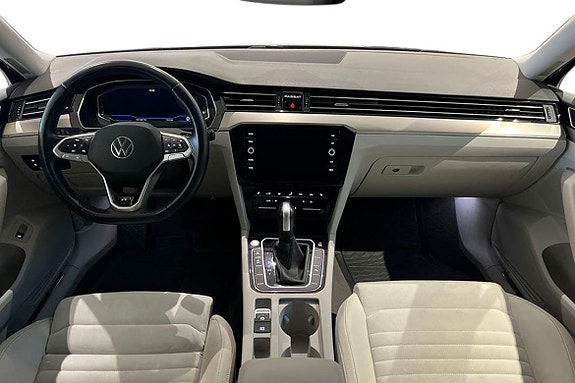 Volkswagen Passat 12 of 25