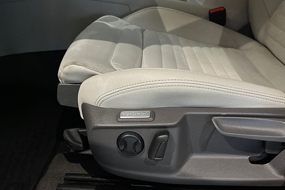 Volkswagen Passat 11 of 25