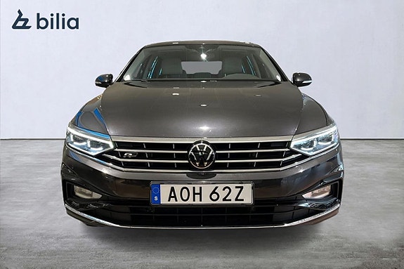 Volkswagen Passat 3 of 25