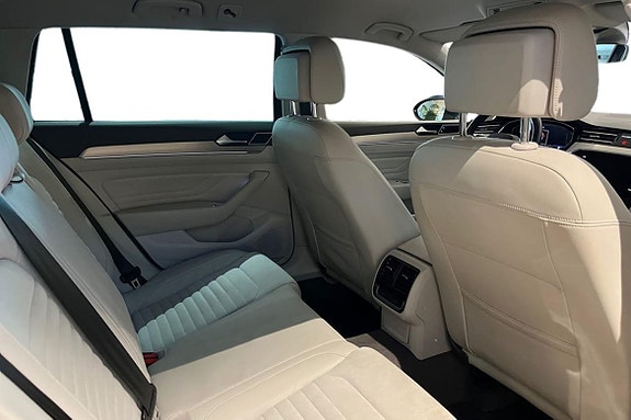 Volkswagen Passat 22 of 25