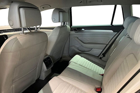 Volkswagen Passat 21 of 25