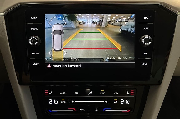 Volkswagen Passat 19 of 25