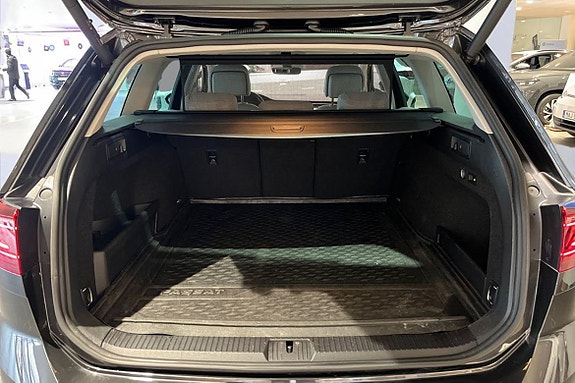 Volkswagen Passat 23 of 25