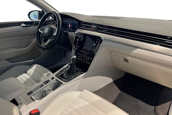 Volkswagen Passat 18 of 25