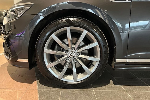 Volkswagen Passat 25 of 25