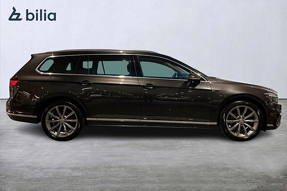 Volkswagen Passat 5 of 25