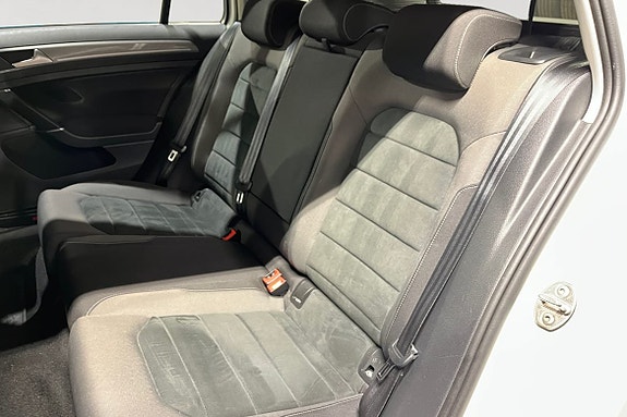 Volkswagen Golf Alltrack 14 of 19