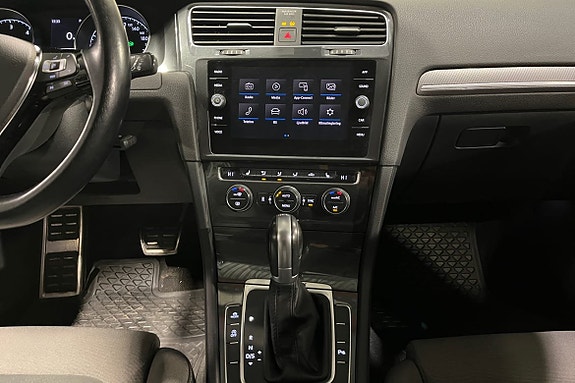 Volkswagen Golf Alltrack 12 of 19