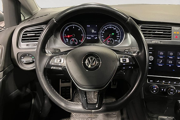 Volkswagen Golf Alltrack 13 of 19