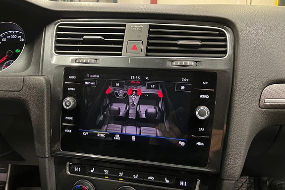 Volkswagen Golf Alltrack 17 of 19