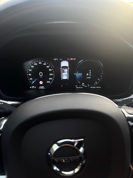 Volvo XC60 8 of 13