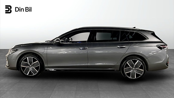 Volkswagen Passat 2 of 5