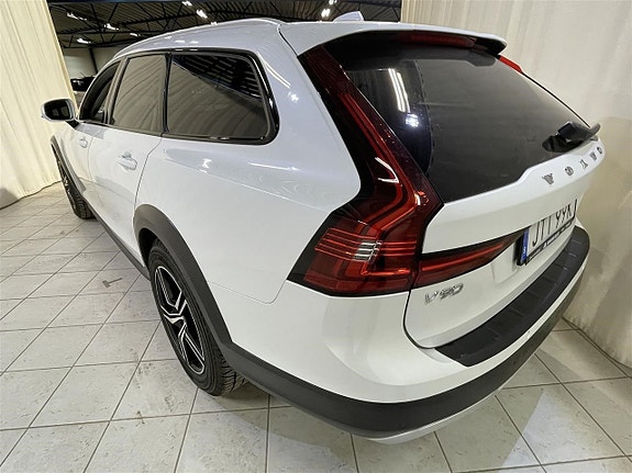 Volvo V90 Cross Country 4 of 5