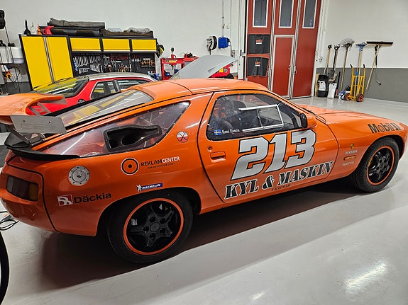 Porsche 928 4 of 5
