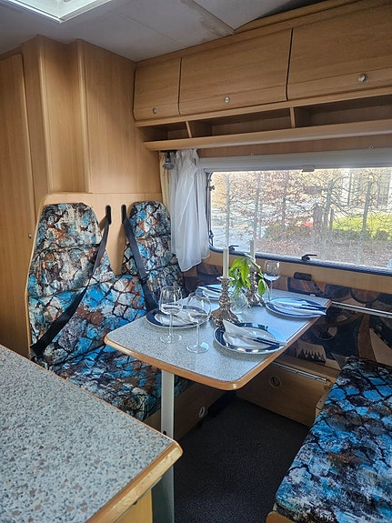 Fiat Ducato Hyr en rymlig husbil i sommar – 6 platser och B-körkort 3 of 11
