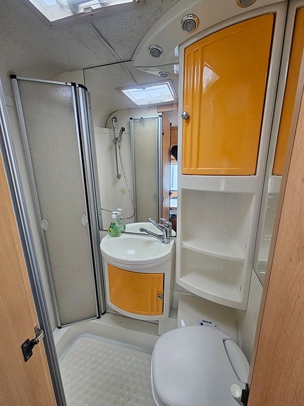 Fiat Ducato Hyr en rymlig husbil i sommar – 6 platser och B-körkort 10 of 11