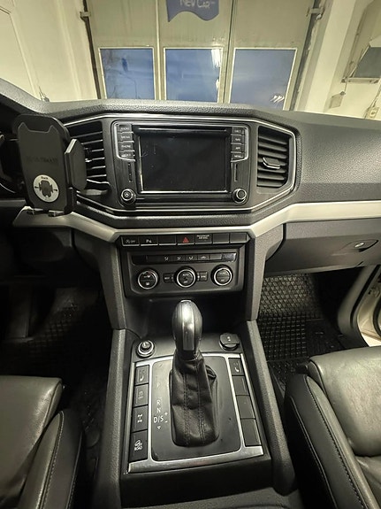 Volkswagen Amarok 8 of 12
