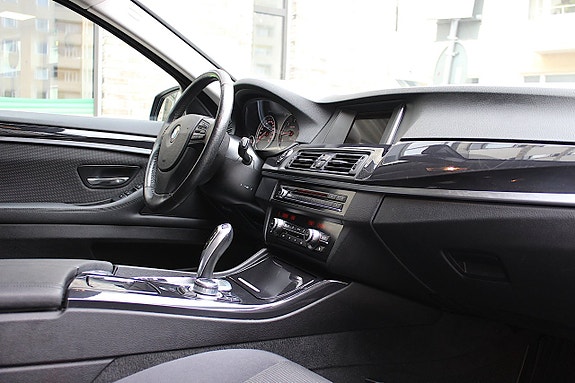 BMW 520d 3 of 5