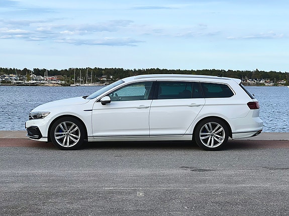 Volkswagen Passat 2 of 5