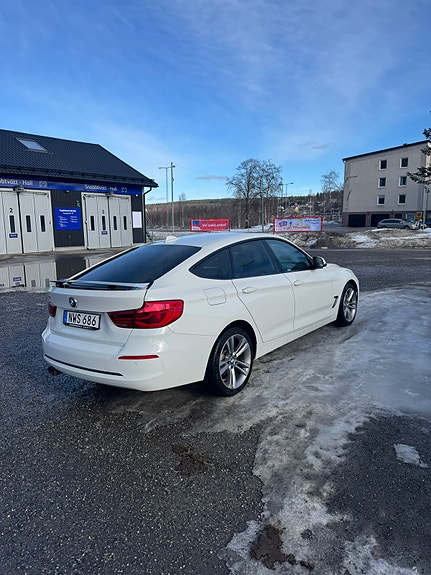 BMW 320d 3 of 5