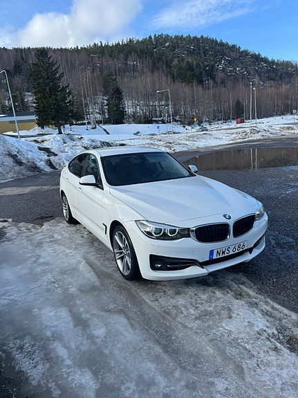 BMW 320d 2 of 5