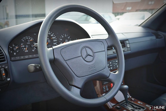 Mercedes-Benz 500 SL 2 of 5