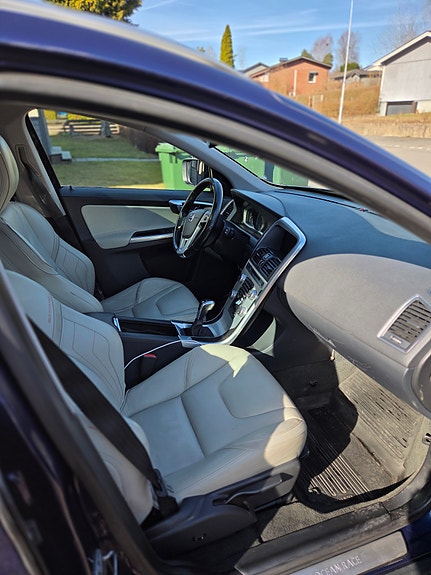 Volvo XC60 3 of 5
