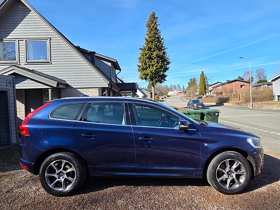 Volvo XC60 2 of 5
