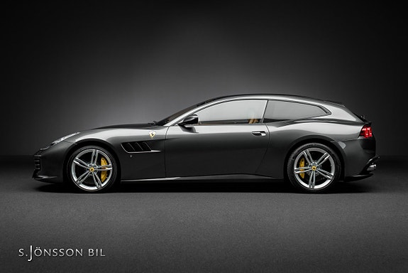 Ferrari Lusso 4 of 5