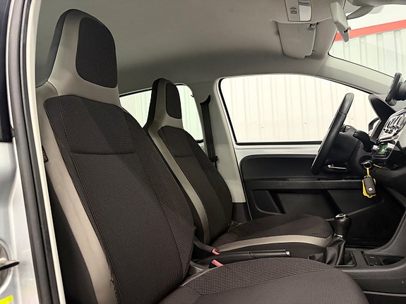 Volkswagen UP! 7 of 23