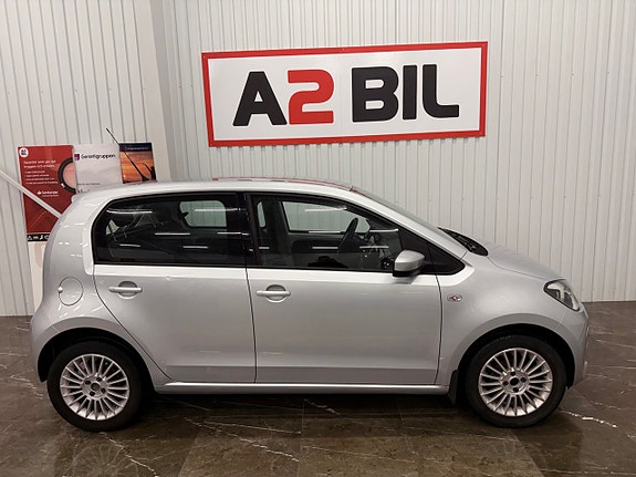 Volkswagen UP! 3 of 5