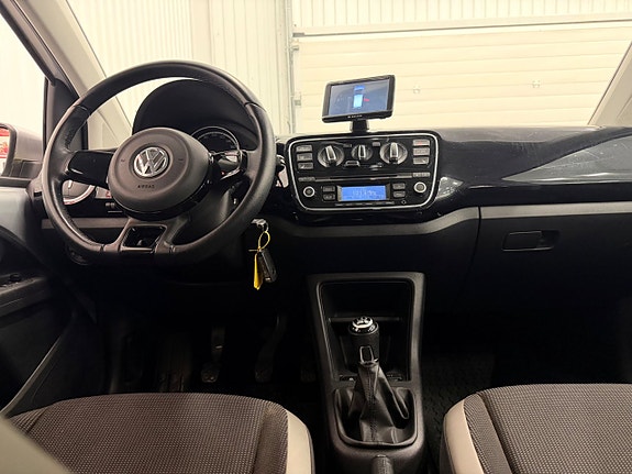 Volkswagen UP! 14 of 23