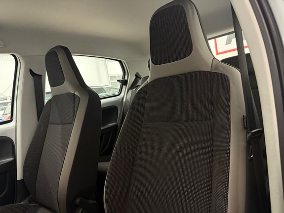Volkswagen UP! 15 of 23
