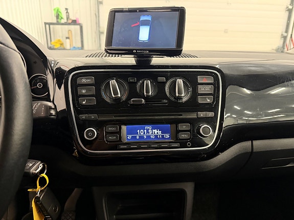 Volkswagen UP! 20 of 23