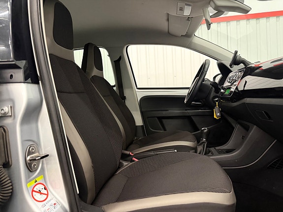 Volkswagen UP! 8 of 23