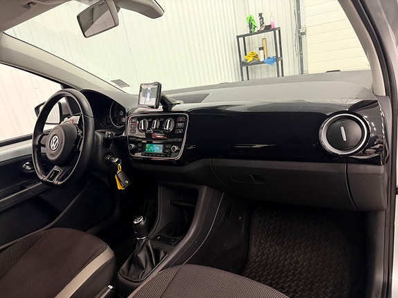 Volkswagen UP! 9 of 23