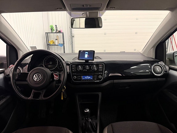 Volkswagen UP! 13 of 23