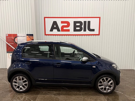 Volkswagen UP! 3 of 5
