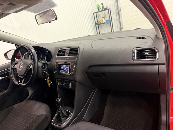Volkswagen Polo 10 of 23