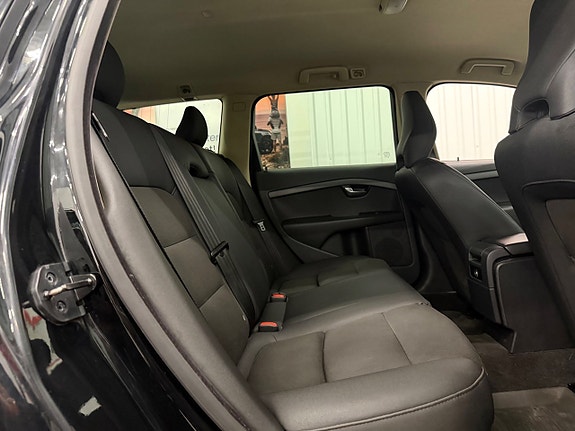 Volvo V70 13 of 23