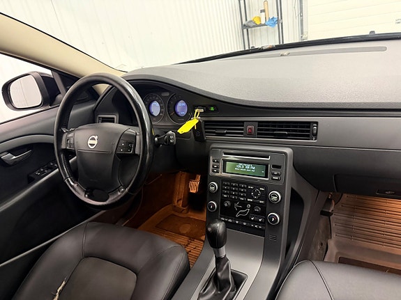 Volvo V70 11 of 23