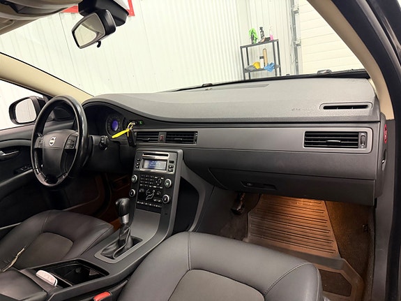 Volvo V70 10 of 23