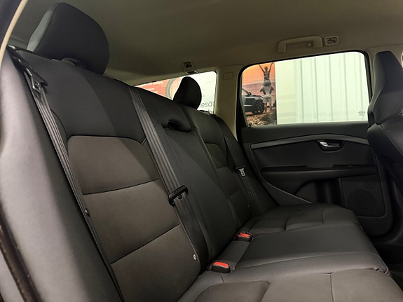 Volvo V70 12 of 23
