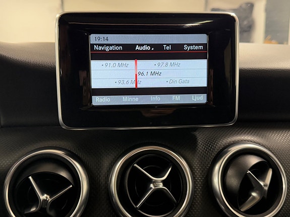 Mercedes-Benz A200 25 of 27