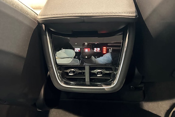Volvo EX90 13 of 18
