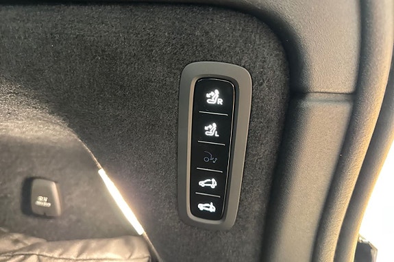 Volvo EX90 14 of 18