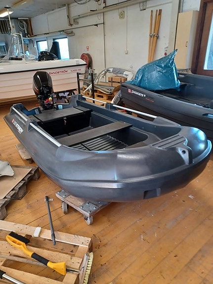 Steady 320 med Mercury 9.9