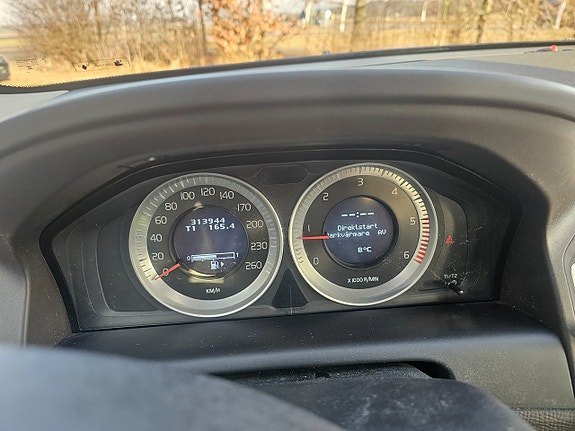 Volvo XC60 6 of 12